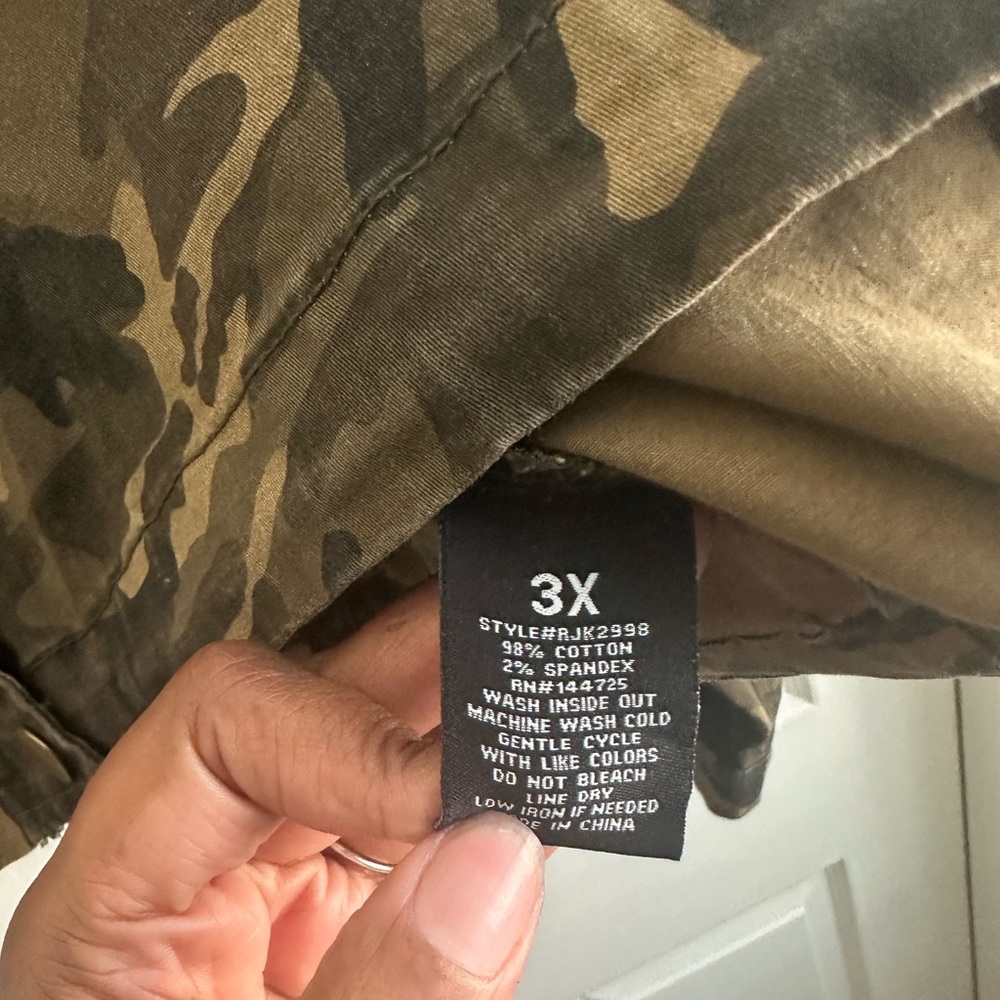 Fashion Nova Camouflage Jean Jacket - Picture 6 of 6